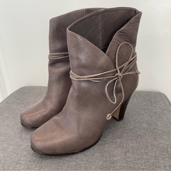 DOLCE VITA Leather Wrap Ankle Heel Booties - Gray, Size 7 - Picture 3 of 12